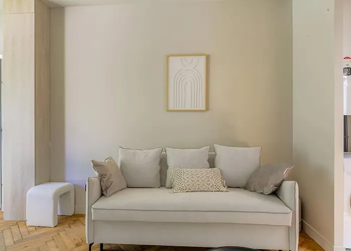 Bel Appartement Lumineux, Deux Pieces, Ecully