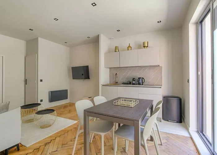 Bel Appartement Lumineux, Deux Pieces, Ecully